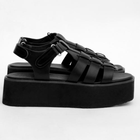 New Urban Outfitters Shaina Huarache Flatform Chunky Black Platform Sandals - Picture 1 of 12